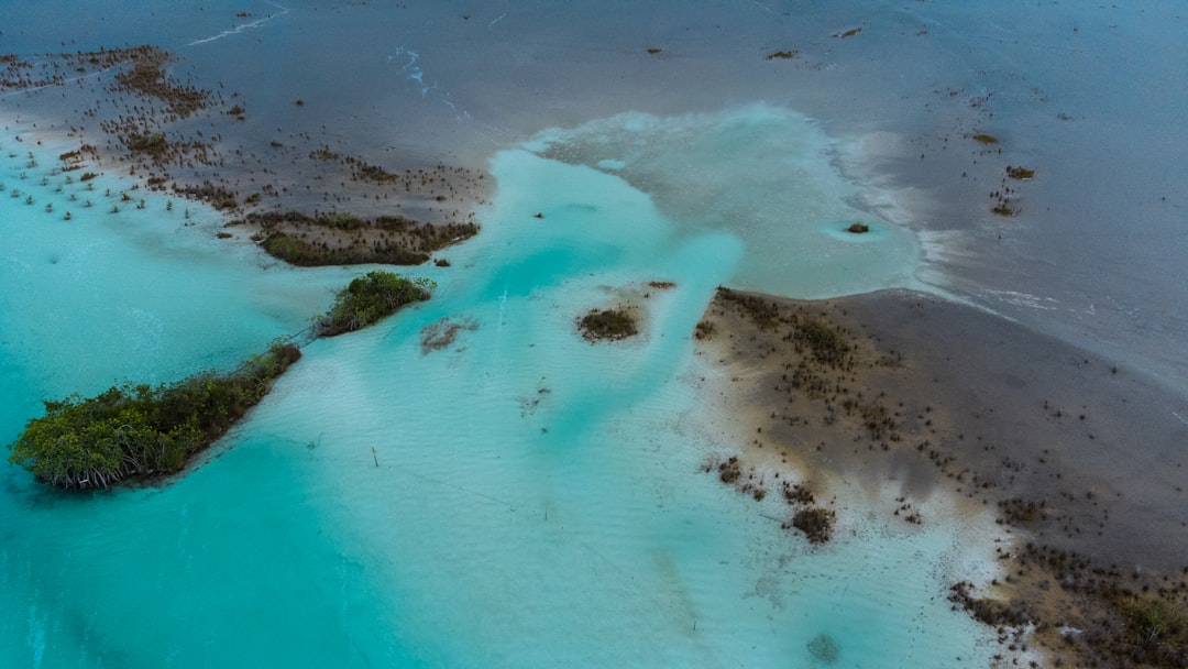 La Guía definitiva para descubrir la magia oculta de la Laguna de Bacalar en el Caribe Mexicano